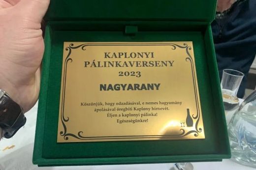 Kaplony. Hetvenkét minta érkezett a második alkalommal megrendezett pálinkaversenyre . KÉPGALÉRIA