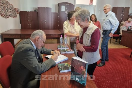 A síkmértan varázsa: Olosz Ferenc rendkívüli könyvbemutatója egy különleges helyszínen