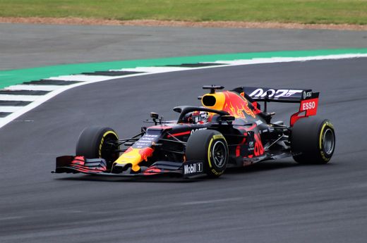 Azeri Nagydíj - Verstappen győzött, mindkét Ferrari kiesett
