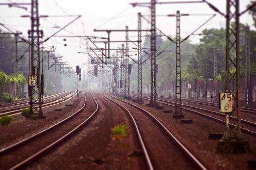 Románia több mint 950 kilométer vasútvonalat korszerűsít az EU helyreállítási alapjából lehívott forrásokból