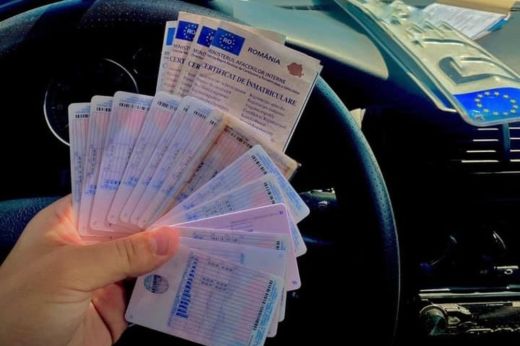 Több mint 600 büntetés és 43 jogsi ugrott a hétvégén