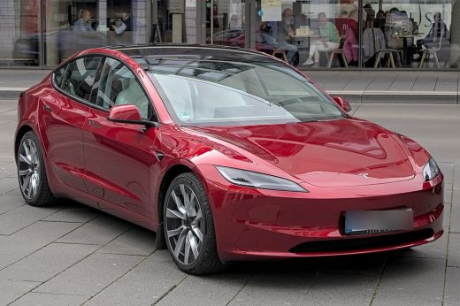 Visszaestek a Tesla-eladások. Vajon Szatmárban hogyan teljesít az Elon Musk nevéhez köthető autógyár?