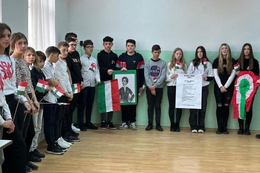 Egri. Ünnepi műsorral emlékeztek meg a forradalom hőseire az általános iskola diákjai. KÉPGALÉRIA/VIDEÓ