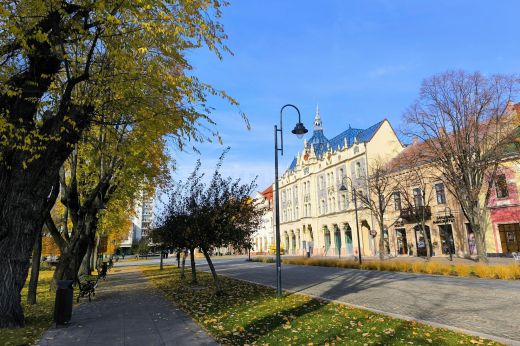 Őszi pompában Szatmárnémeti régi főtere