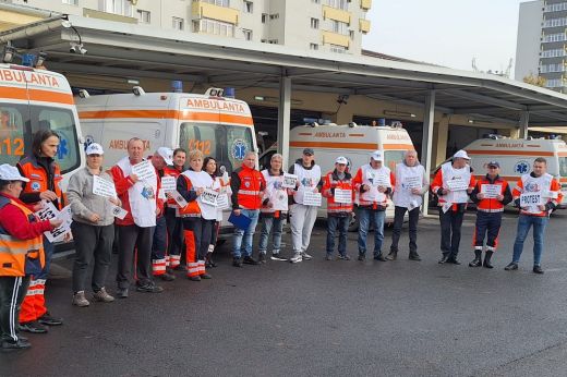 Éhségsztrájk és tüntetések. A mentősök is elégedetlenek a kialakult helyzettel