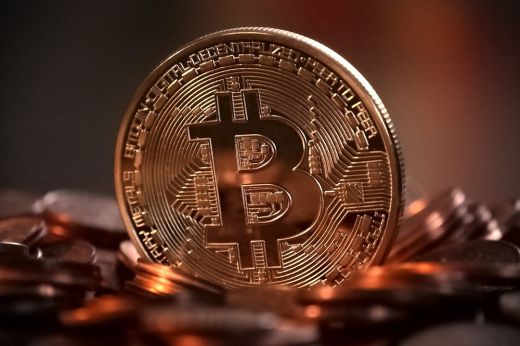 Történelmi csúcson a bitcoin, 89 ezer dollár fölött