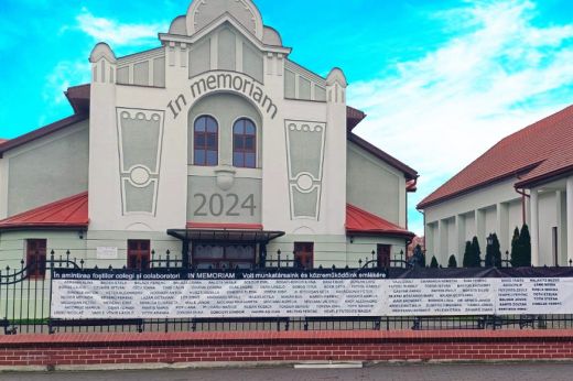 A nagykárolyi kulturális élet kiemelkedő alakjaira emlékeznek a Városi Színház előtt