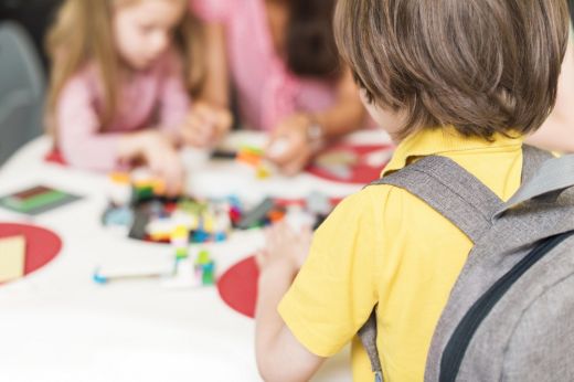 Korai nevelés, erős alapok: országos program segíti a szatmári gyermekeket