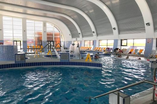Nőnapi éjszakai fürdőzés az Aquastarban