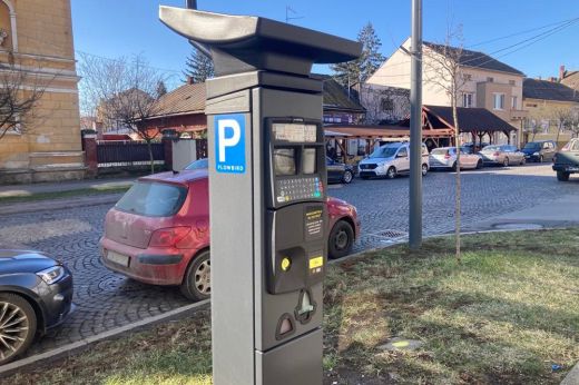 Márciustól lép érvénybe a fizetős parkolási rendszer Nagykárolyban