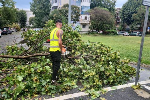 A keddi vihar után szerdán zárva lesz a Kossuth-kert