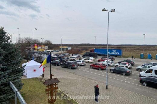 Rengetegen lépték át a határt hétvégén a Szatmár megyei átkelőknél