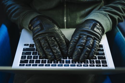 Fenyegető e-maileket kapott több Szatmár megyei iskola is