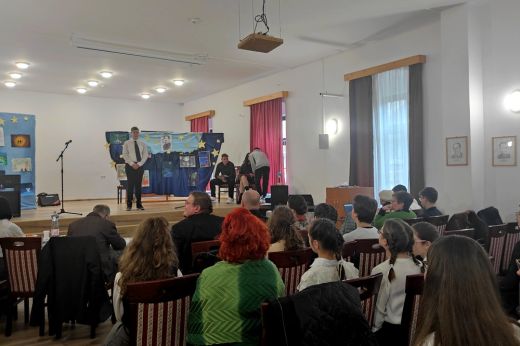 Versekkel, dalokkal emlékeztek Mihai Eminescura a Református Gimnáziumban