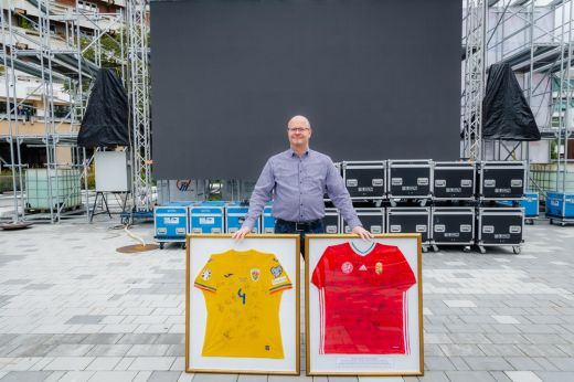 Jótékonysági céllal árverezik el a válogatott focisták által aláírt mezeket