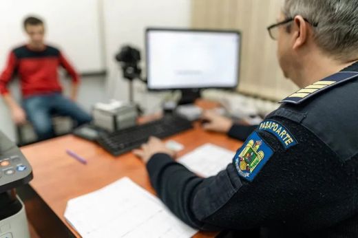 Hétfőtől visszatér a megszokott ügyfélfogadási rendhez az útlevélosztály