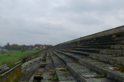 Korszerű stadiont a romhalmaz helyére!