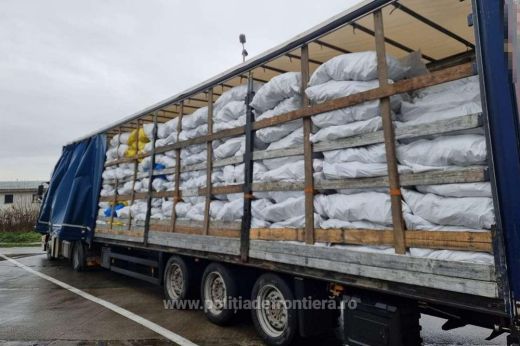 Egyetlen nap alatt több mint 36 tonna hulladékot próbáltak meg behozni a petei átkelőnél