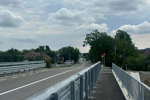 Már nem kell kerülni: újra megnyitották a forgalom előtt az Alsószopor és a Farkasorra közti útszakaszt
