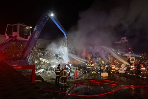 Tűz ütött ki egy hulladéklerakatnál. Már azt is tudni, mi okozta a lángokat