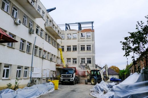 Jó ütemben haladnak az Avasfelsőfalui Városi Kórház korszerűsítési munkálatai