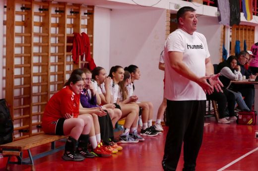 Rutinos csapat győzte le a kézilabdázó lányokat