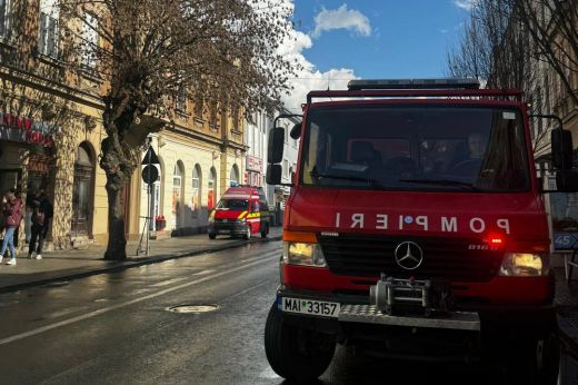 Több helyszínre is riasztották a tűzoltókat a szél okozta károk miatt