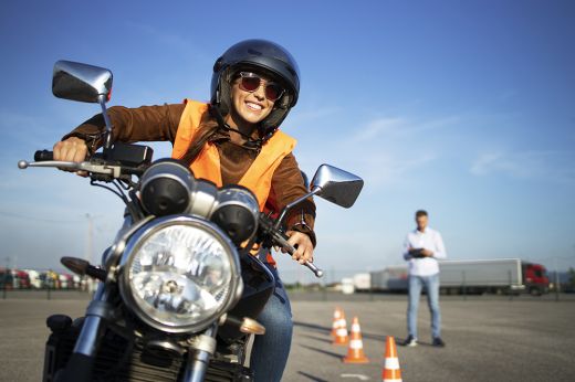 Elfogadott tervezet: B kategóriás jogosítvánnyal bizonyos motorkerékpárokat is lehet vezetni