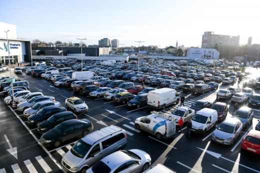 Rossz helyre parkoltak, majd még meg is verték az ez ellen szót emelő taxist