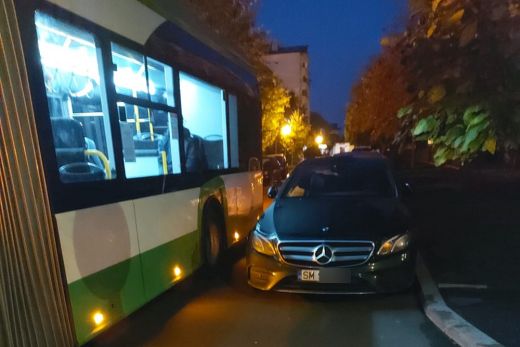 Ismét szabálytalanul parkoló sofőrök nehezítették a buszok haladását