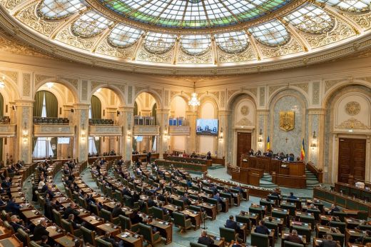 Elfogadta a szenátus az intézmény alkalmazottainak számát csökkentő határozatot