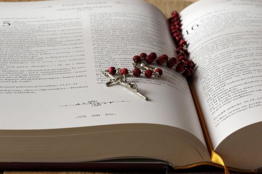 „Ördögűzés” a TikTokon: hatósági vizsgálat indult a Szeben megyei anya ellen