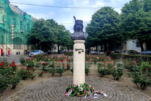Megemlékezés II. Rákóczi Ferenc fejedelem mellszobránál