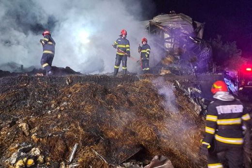 Frissítve! Újabb éjféli tűzeset: ezúttal Felsőberekszón gyullad ki egy fűrésztelephely - VIDEÓ