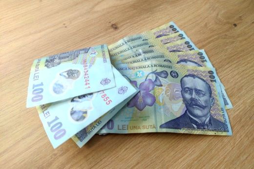 Két részletben érkezik a kisnyugdíjasoknak szánt támogatás