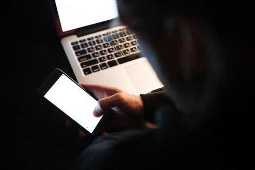 A DIICOT is megerősítette: őrizetbe vették a fenyegető e-mailek küldésével gyanúsított 17 éves fiút