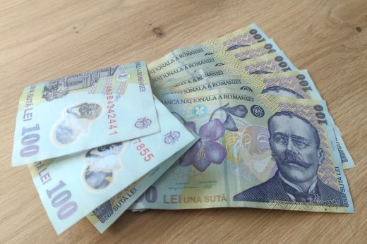 Elkezdték utalni az alapélelmiszerekre és meleg ételre költhető támogatás következő részletét