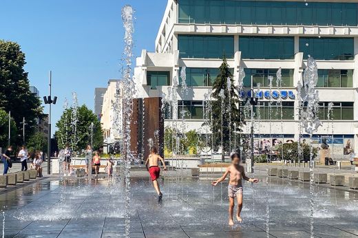 Meghosszabbították keddig a hőségre figyelmeztető narancssárga és sárga riasztásokat